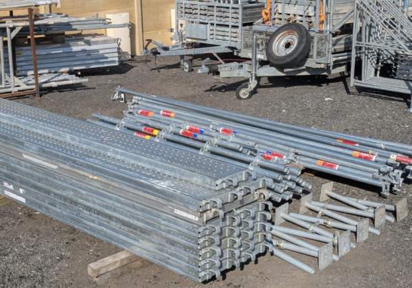 ALTRAD MULTIDIRECTIONNEL -2 Lote completo de 100 m² de andaimes multidirecionais Altrad – usados, em excelente estado.