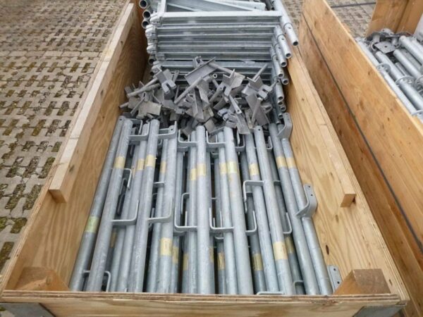 Layher Universel 4 Lote completo de 100 m² de andaimes multidirecionais universais Layher – usados, em excelente estado.