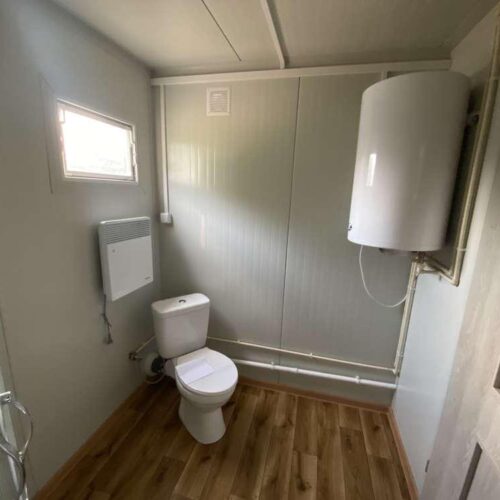 f215370a-fa74-43da-9817-83736862f00f CONTENTOR DE ESCRITÓRIO USADO (DIM. 6,00 x 2,40 M) + CASA DE BANHO – DUCHE – COZINHA