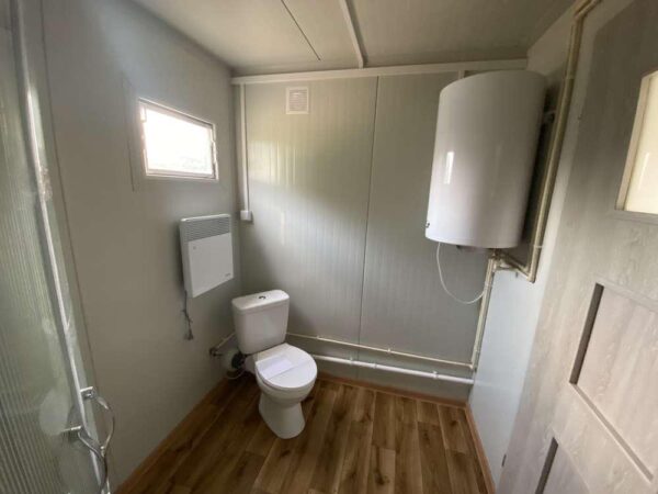 f215370a-fa74-43da-9817-83736862f00f CONTENTOR DE ESCRITÓRIO USADO (DIM. 6,00 x 2,40 M) + CASA DE BANHO – DUCHE – COZINHA